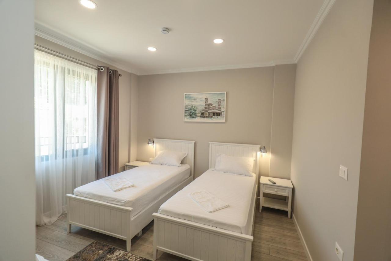 Hotel Peroni Korça Kültér fotó
