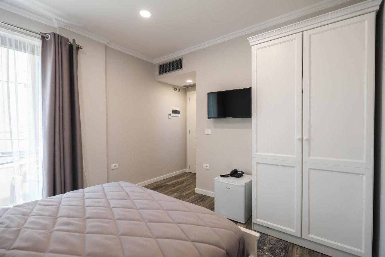 Hotel Peroni Korça Kültér fotó