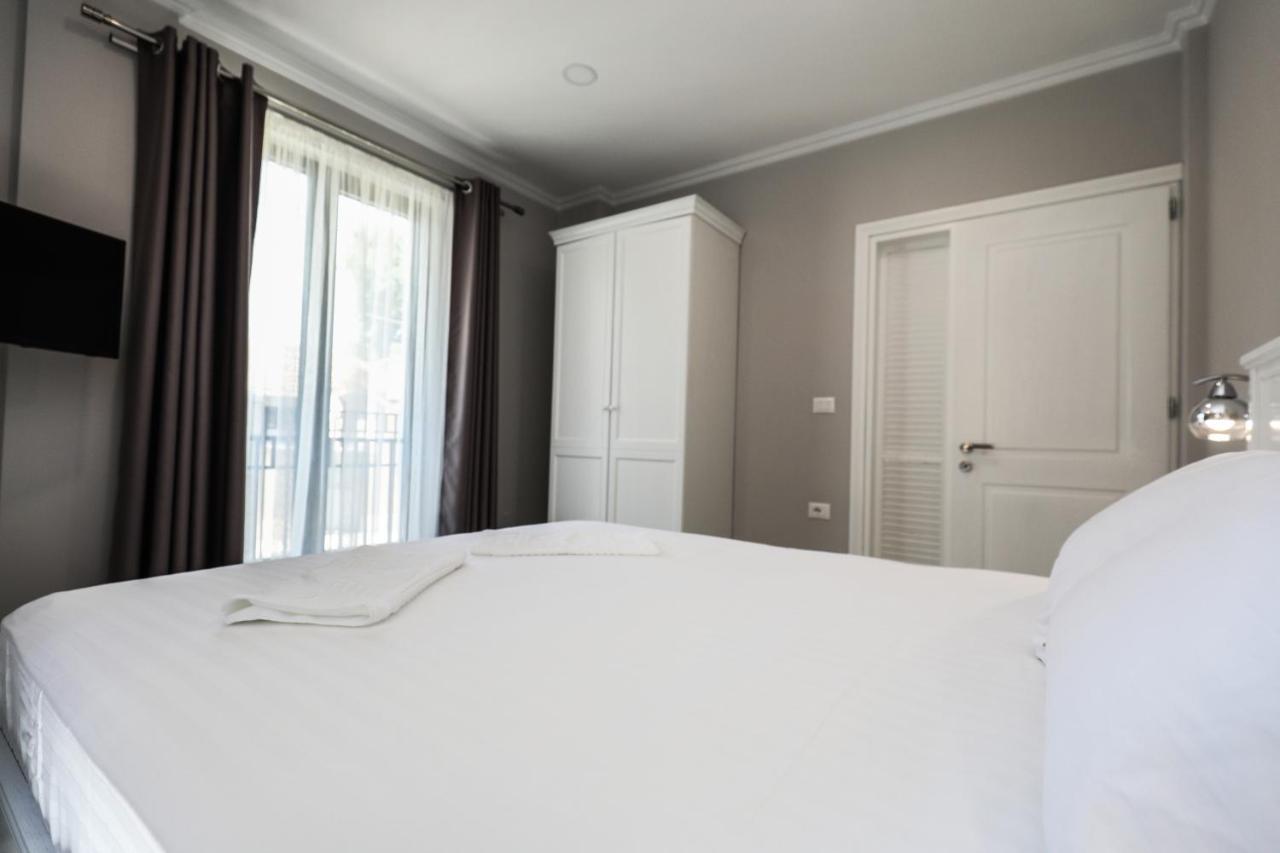 Hotel Peroni Korça Kültér fotó