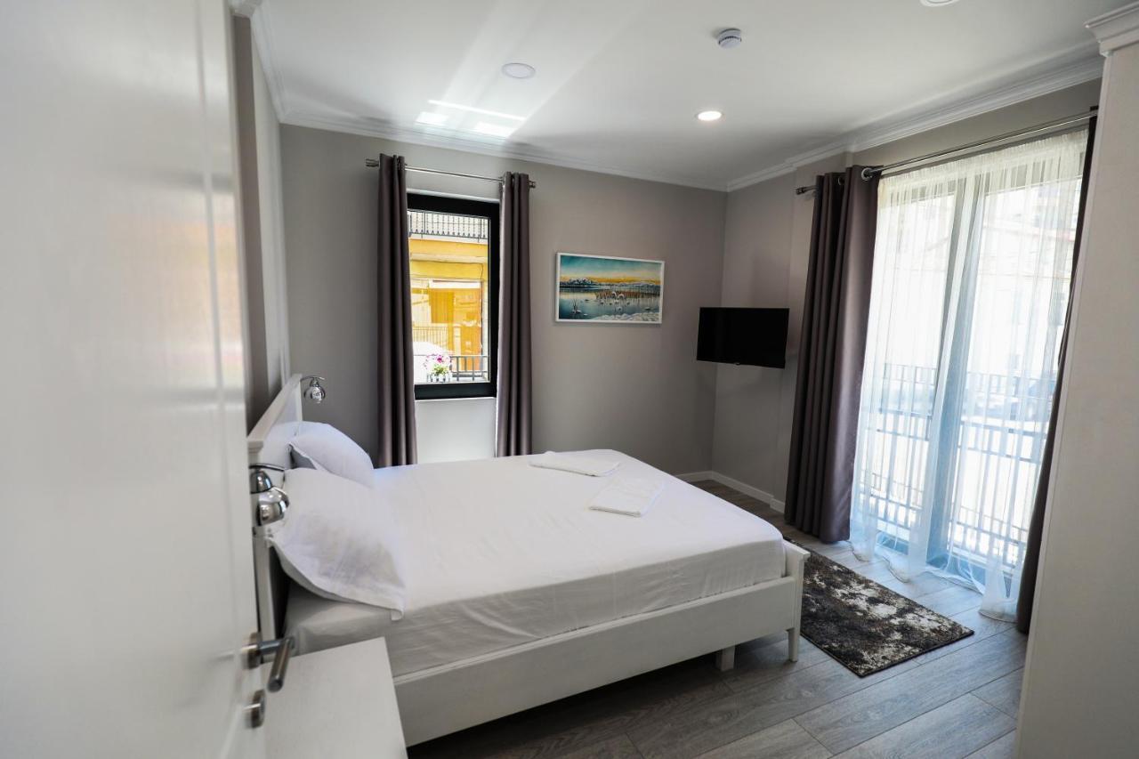 Hotel Peroni Korça Kültér fotó