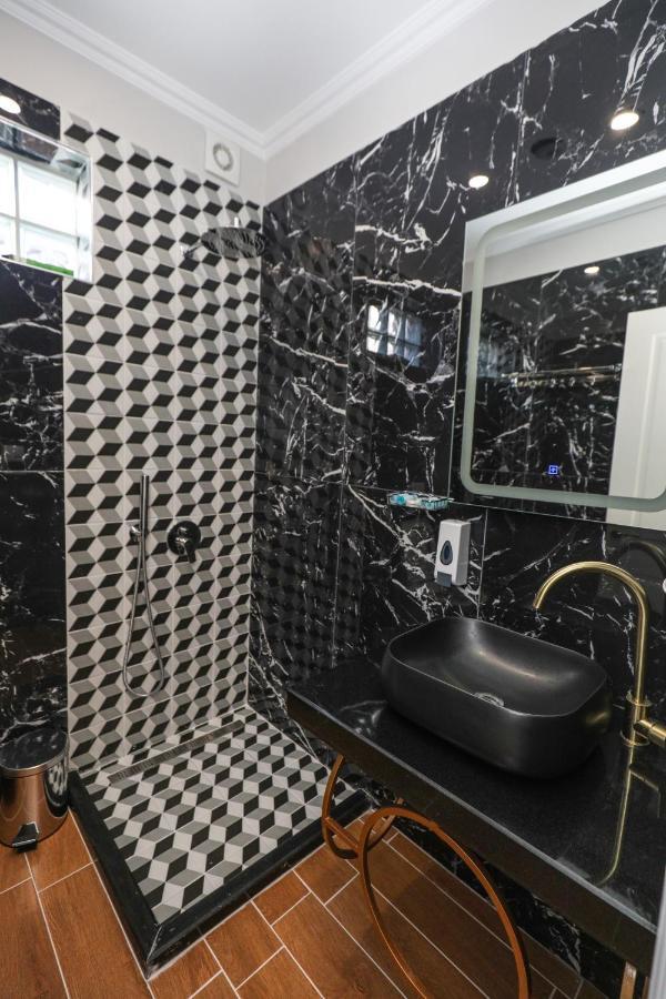 Hotel Peroni Korça Kültér fotó